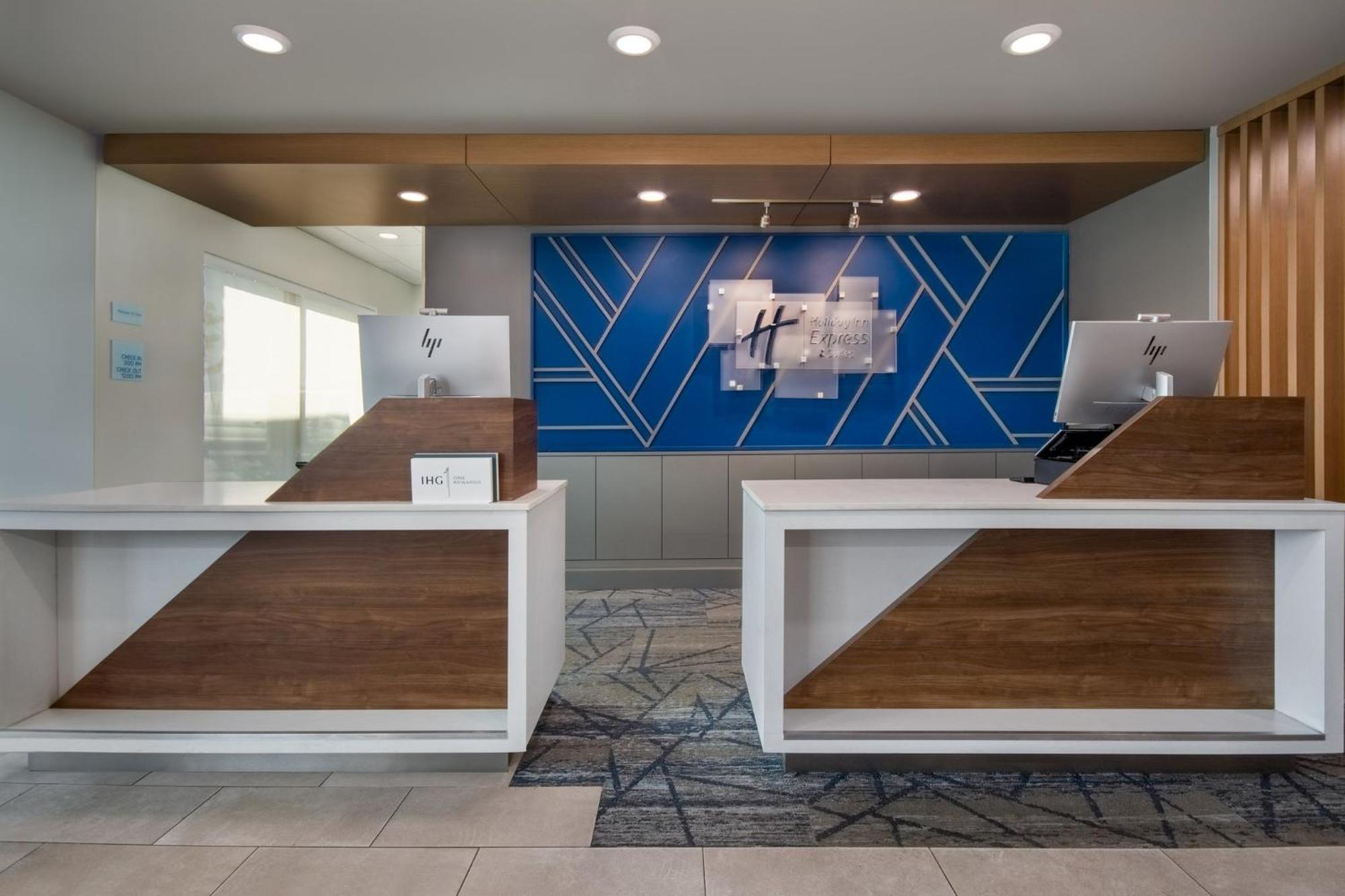 Holiday Inn Express & Suites Muskegon - Grand Haven By Ihg Exterior photo